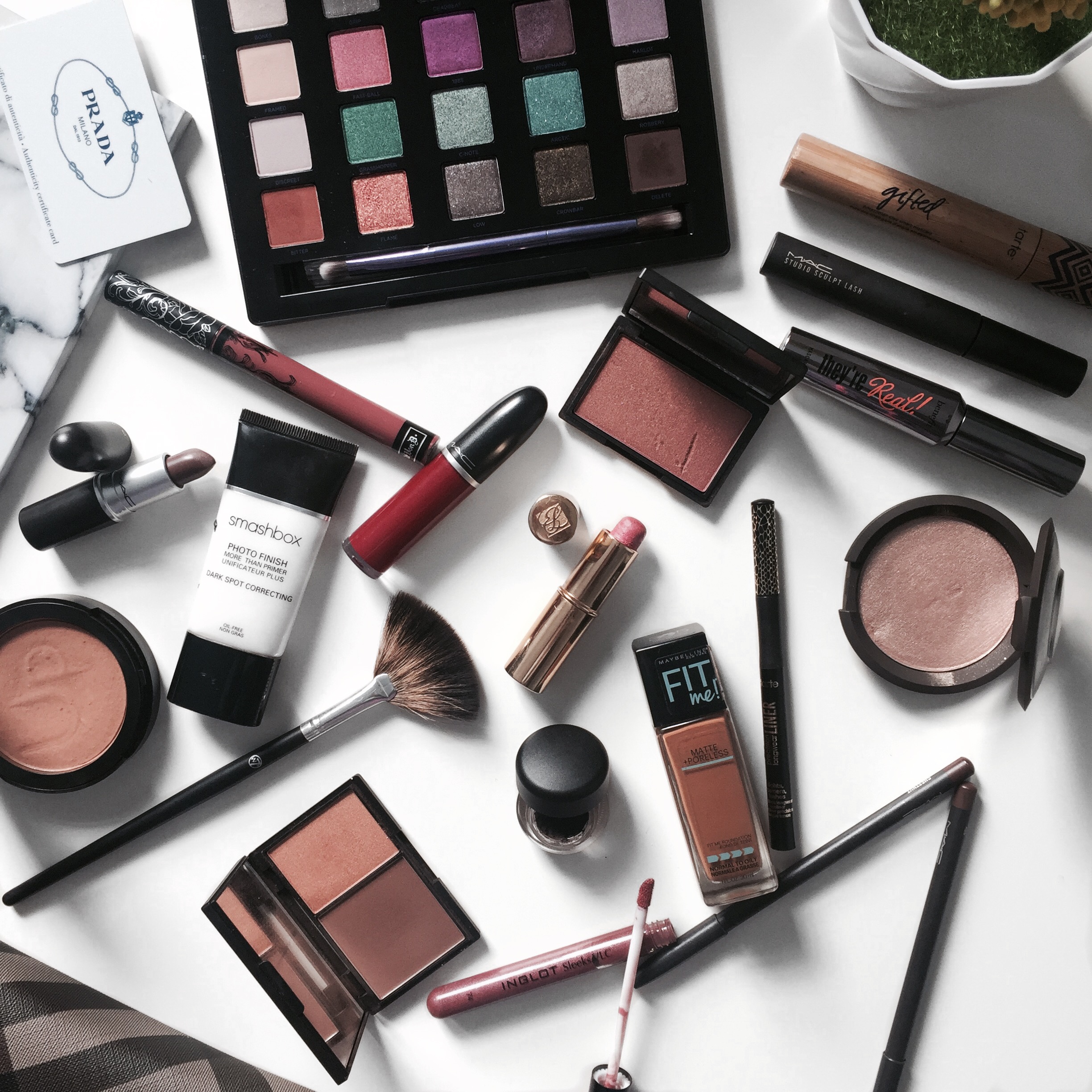 makeup-flatlay | THE ALMA CHRONICLE